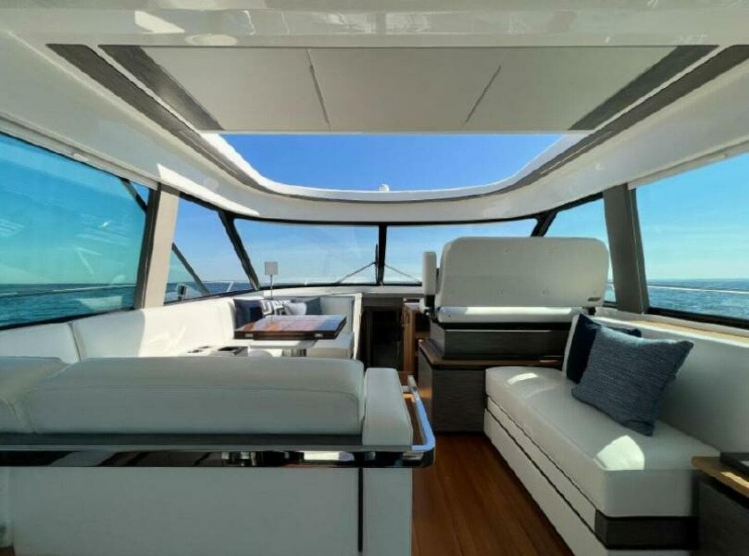2021 Tiara Yachts 49 Coupe — photo 14