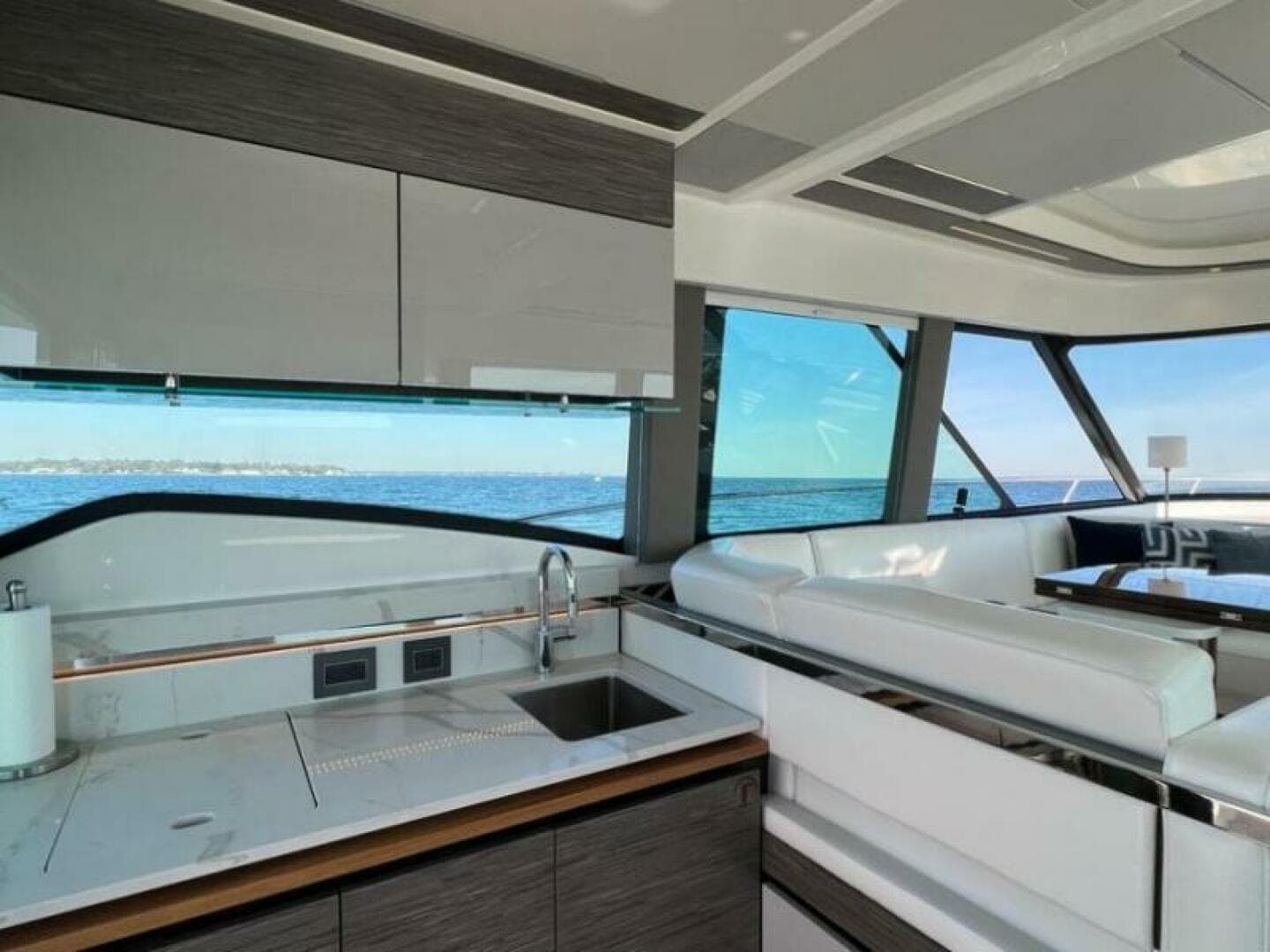 2021 Tiara Yachts 49 Coupe — photo 12