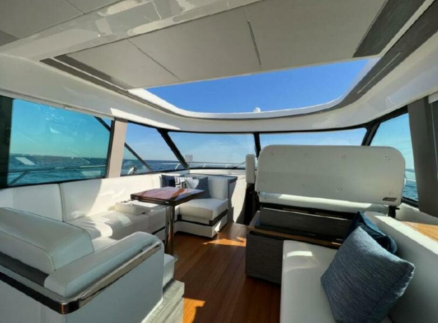 2021 Tiara Yachts 49 Coupe — photo 15