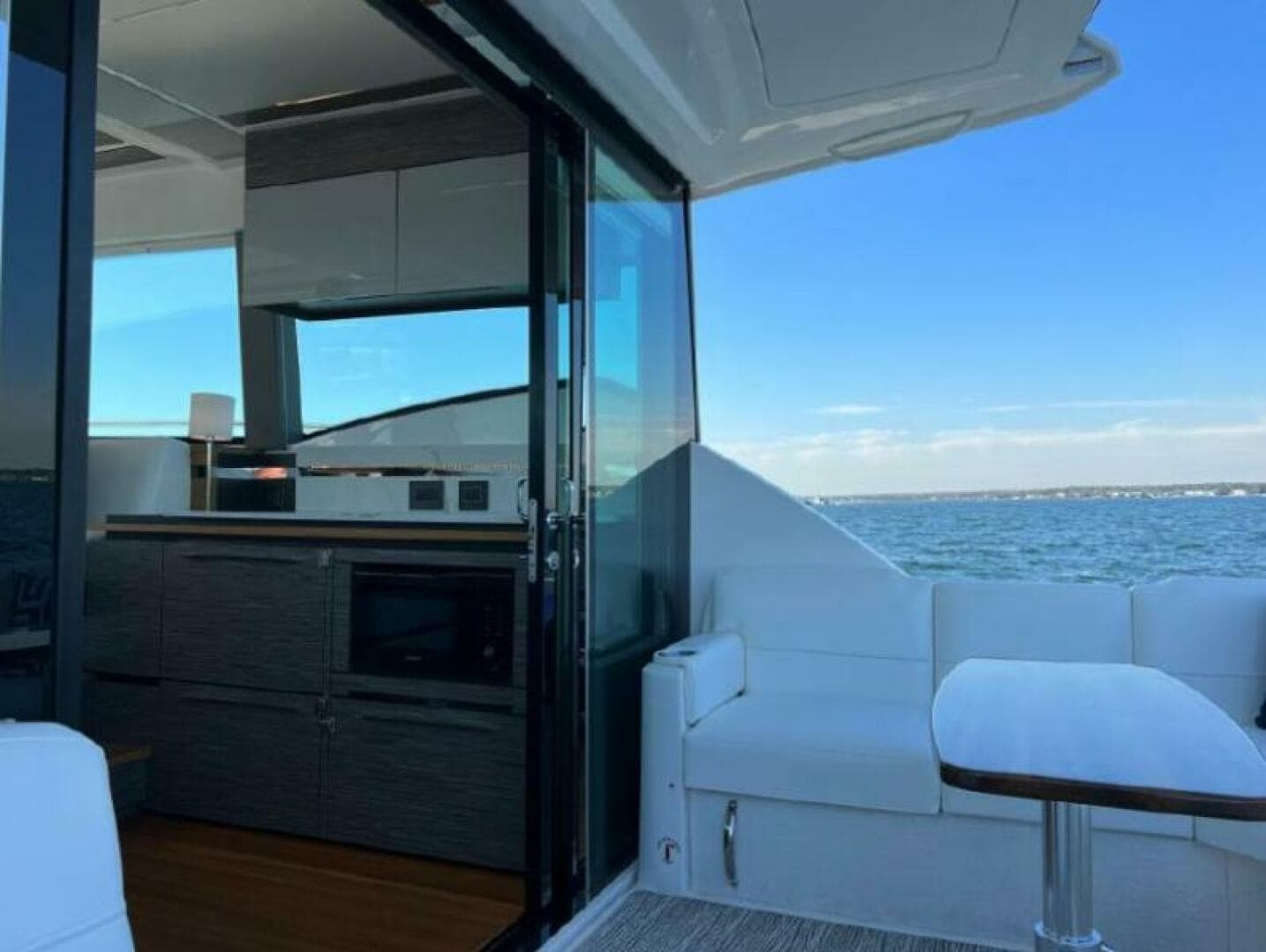 2021 Tiara Yachts 49 Coupe — photo 6