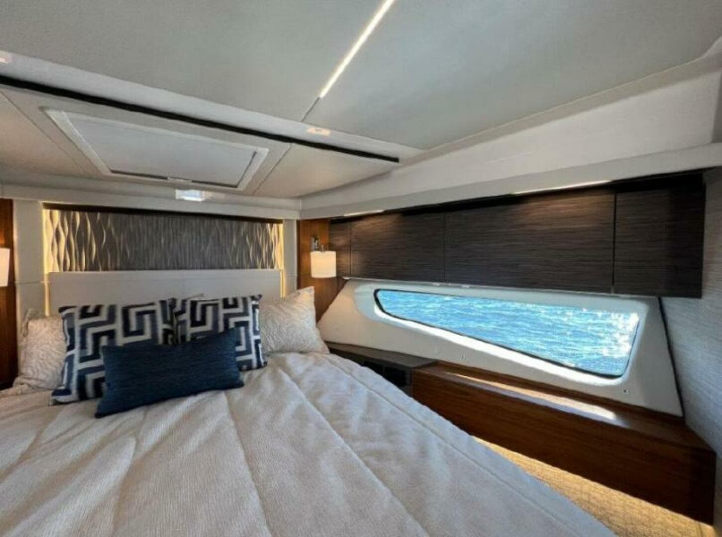 2021 Tiara Yachts 49 Coupe — photo 28