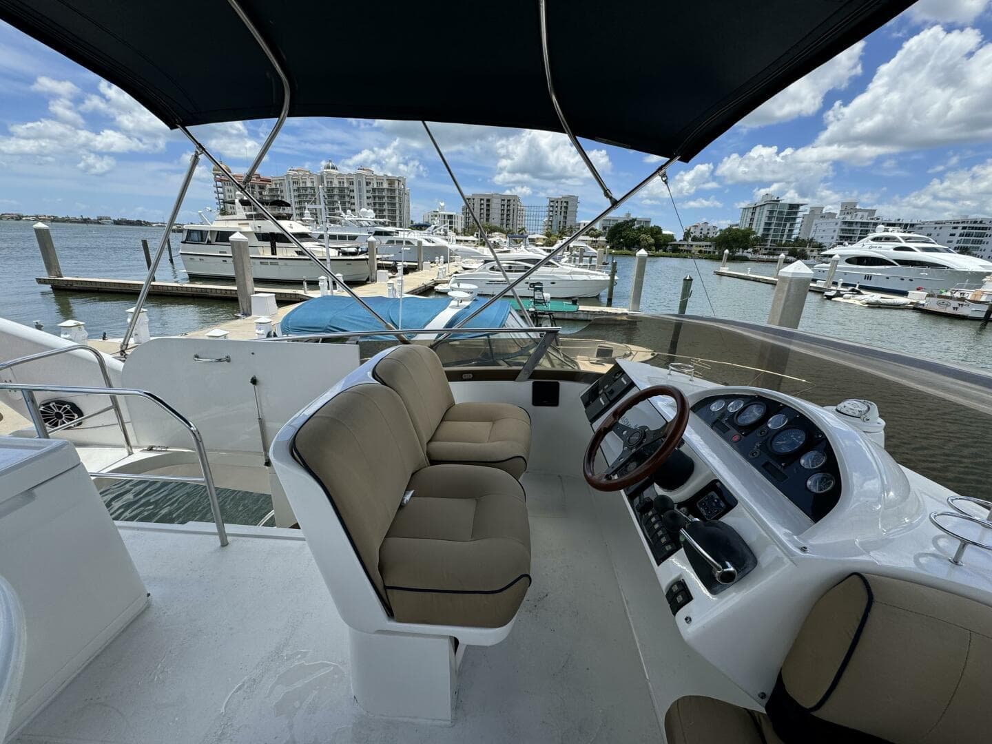 2001 Viking Princess 45 Flybridge — photo 24