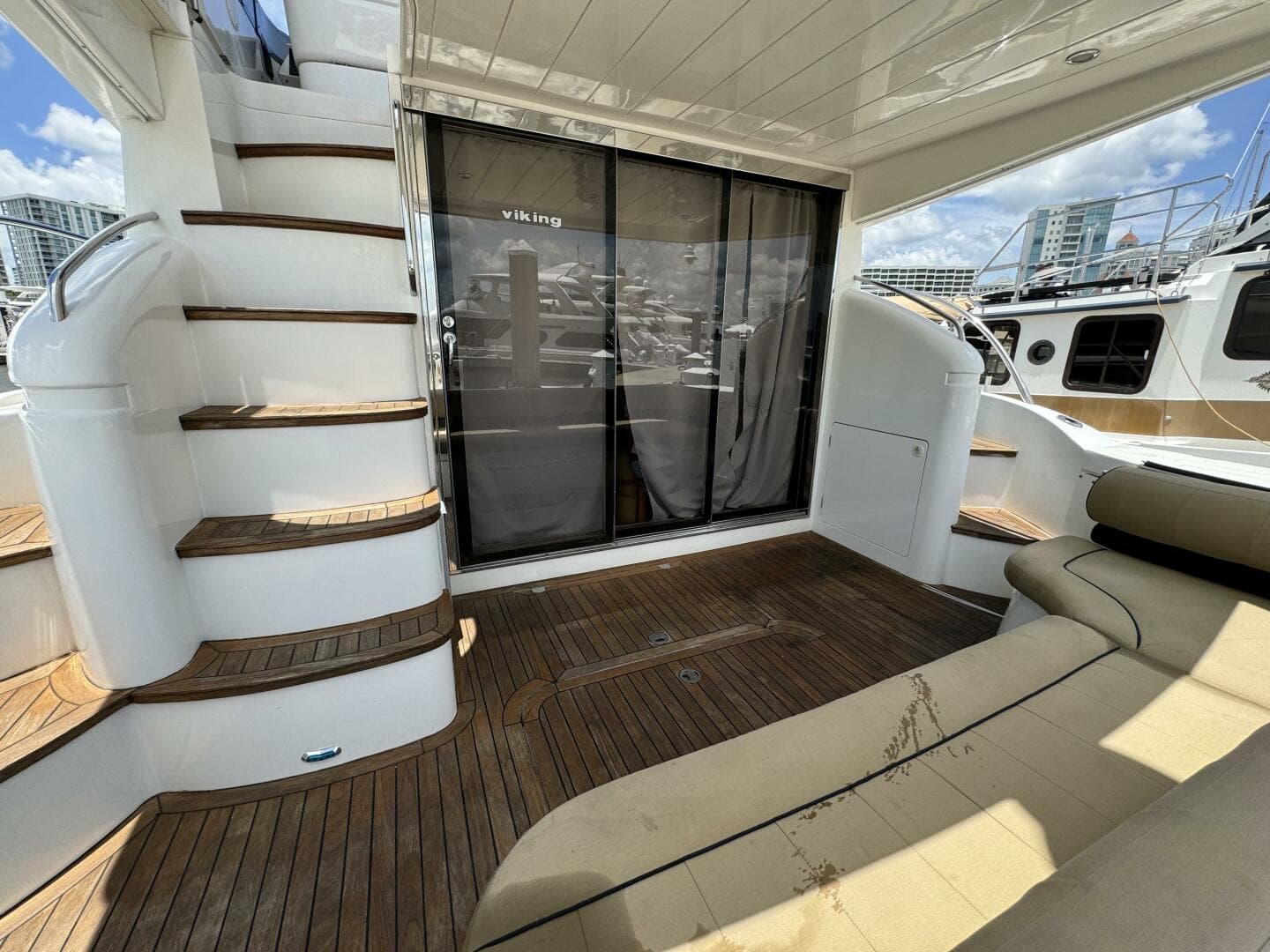 2001 Viking Princess 45 Flybridge — photo 13