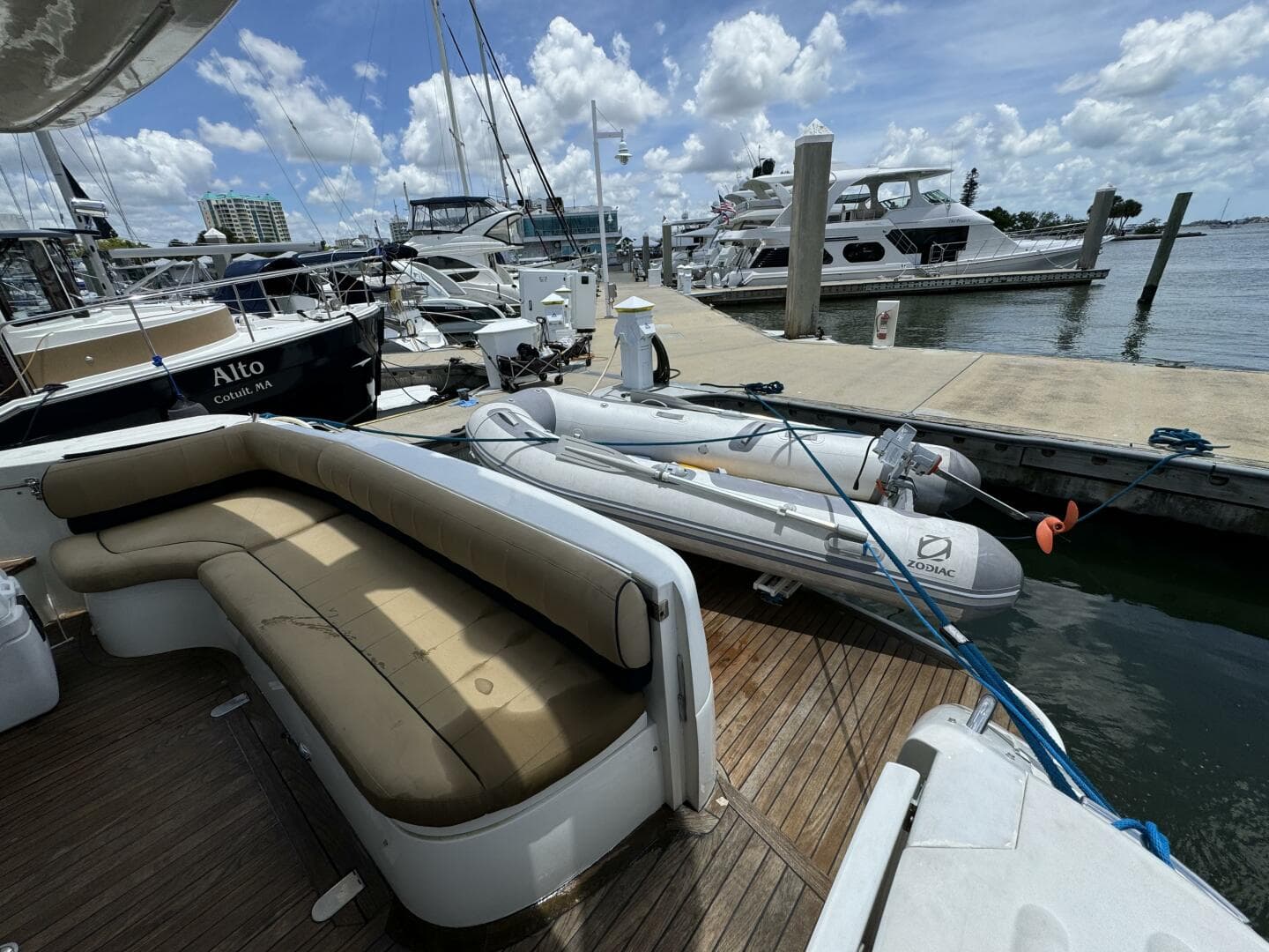 2001 Viking Princess 45 Flybridge — photo 11