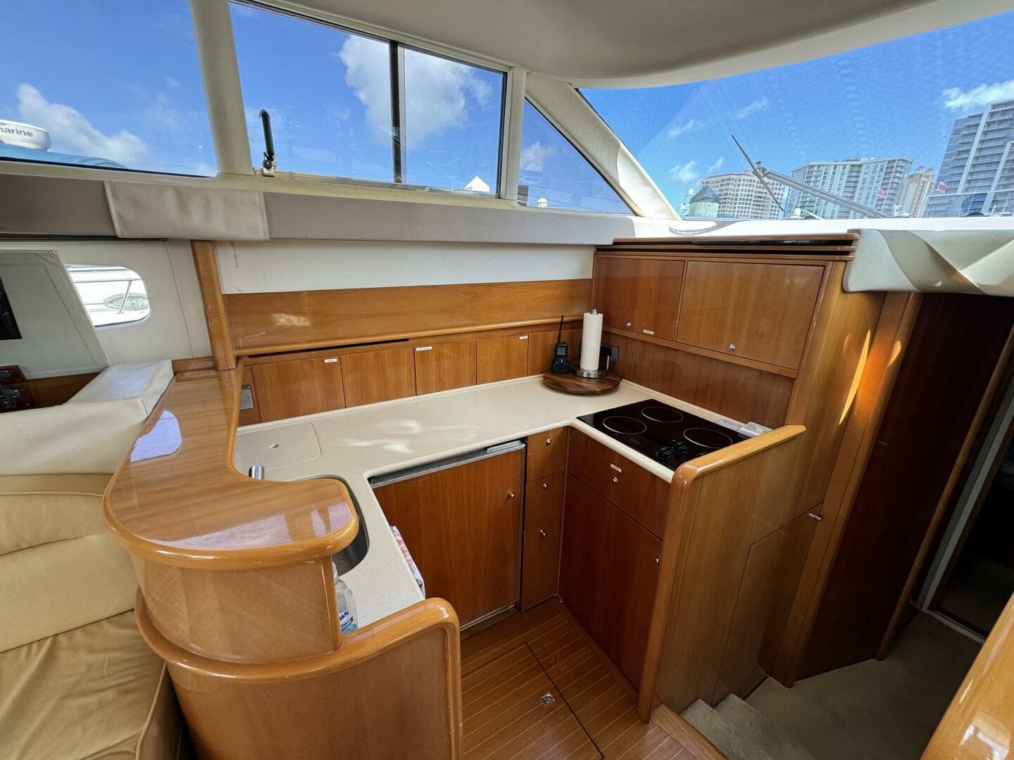 2001 Viking Princess 45 Flybridge — photo 35