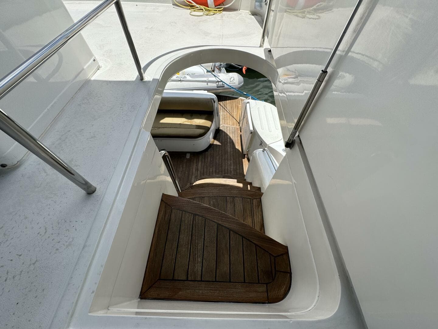 2001 Viking Princess 45 Flybridge — photo 18