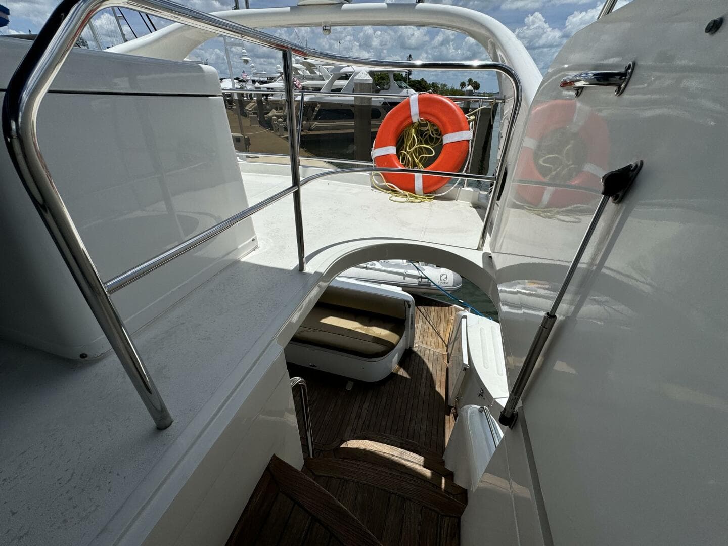 2001 Viking Princess 45 Flybridge — photo 17