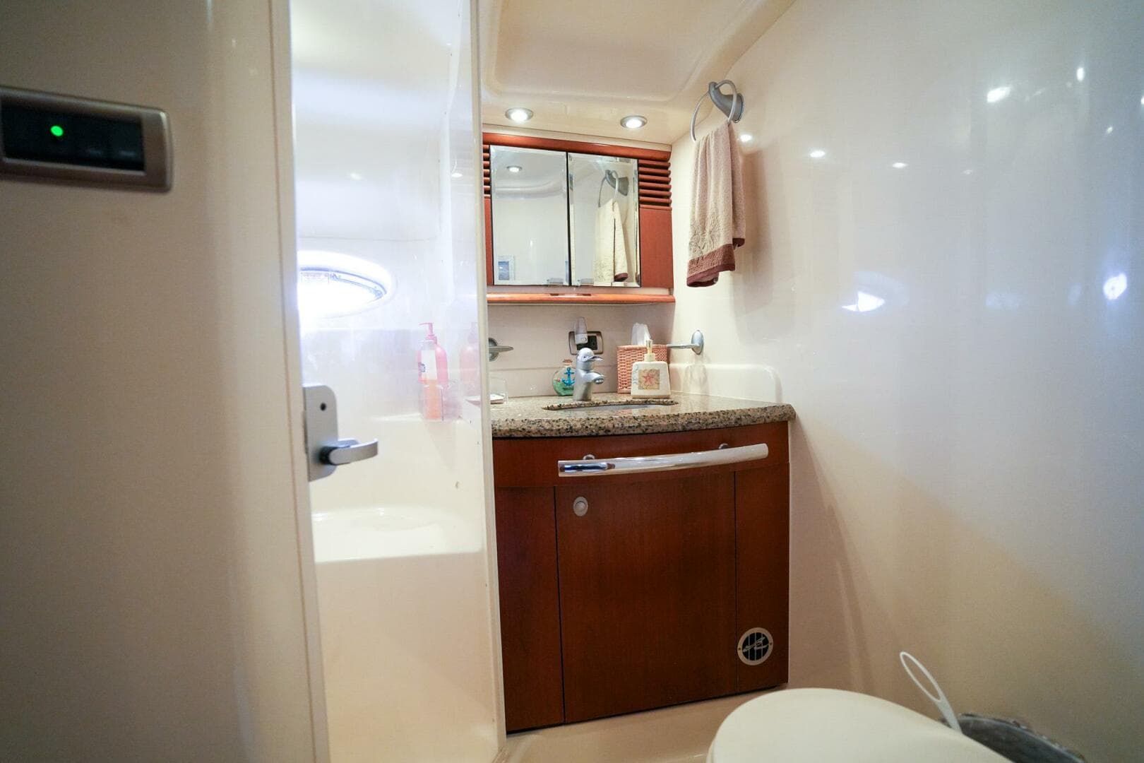 2006 Sea Ray 52 Sundancer — photo 41