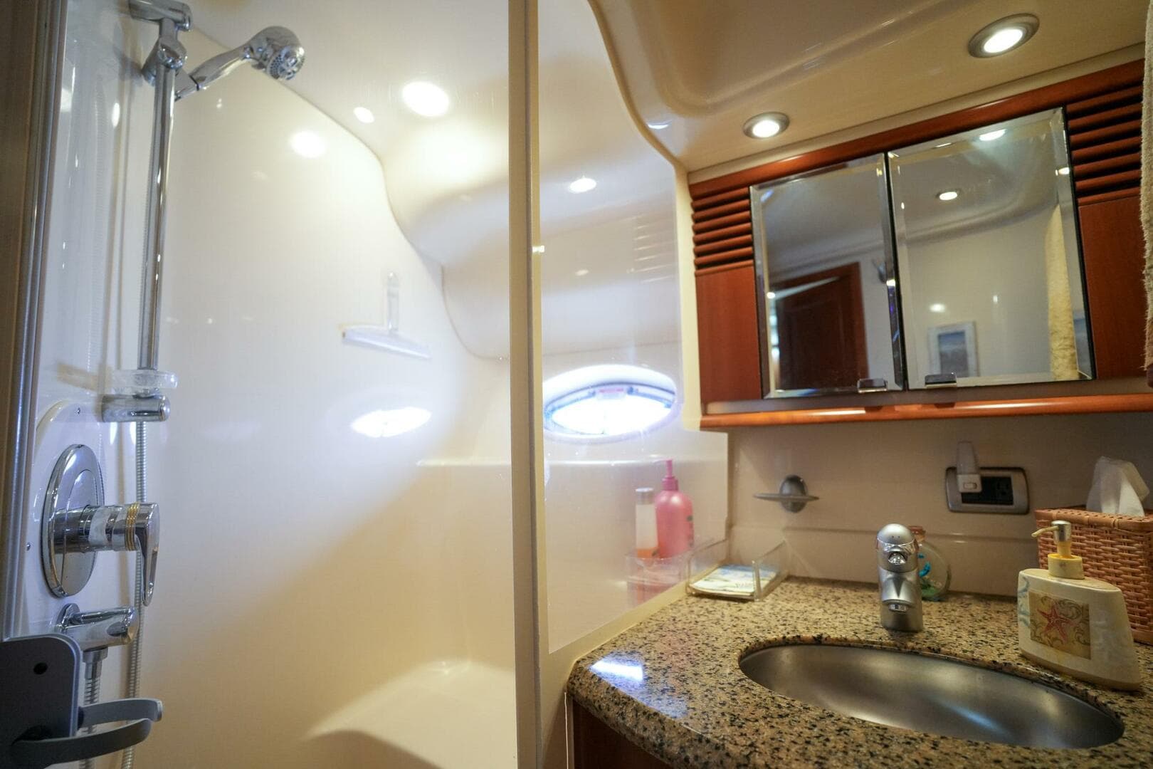 2006 Sea Ray 52 Sundancer — photo 42