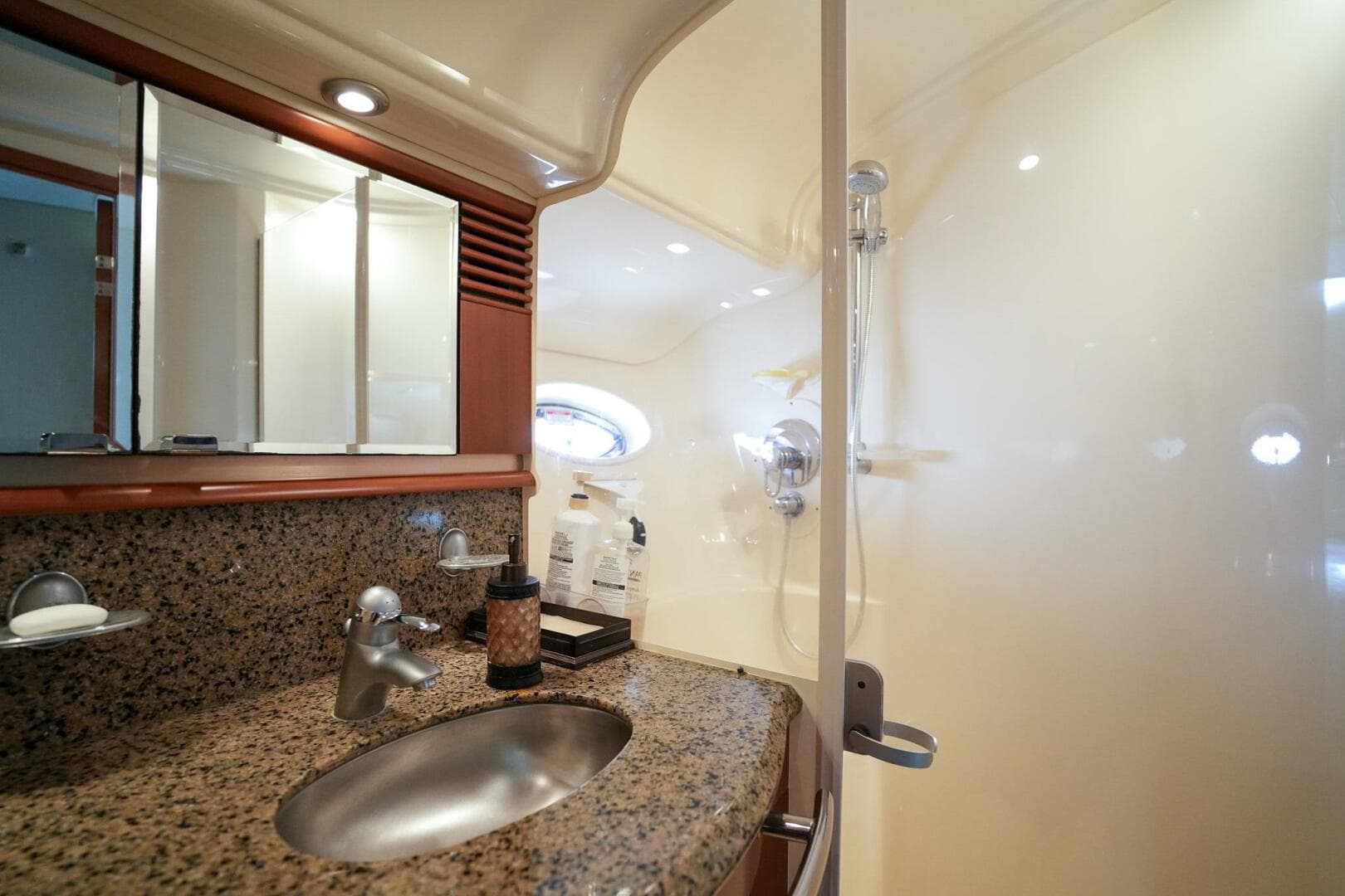 2006 Sea Ray 52 Sundancer — photo 45