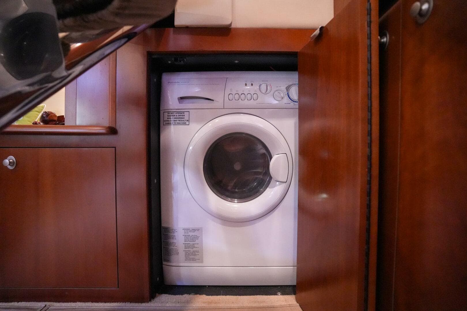 2006 Sea Ray 52 Sundancer — photo 38