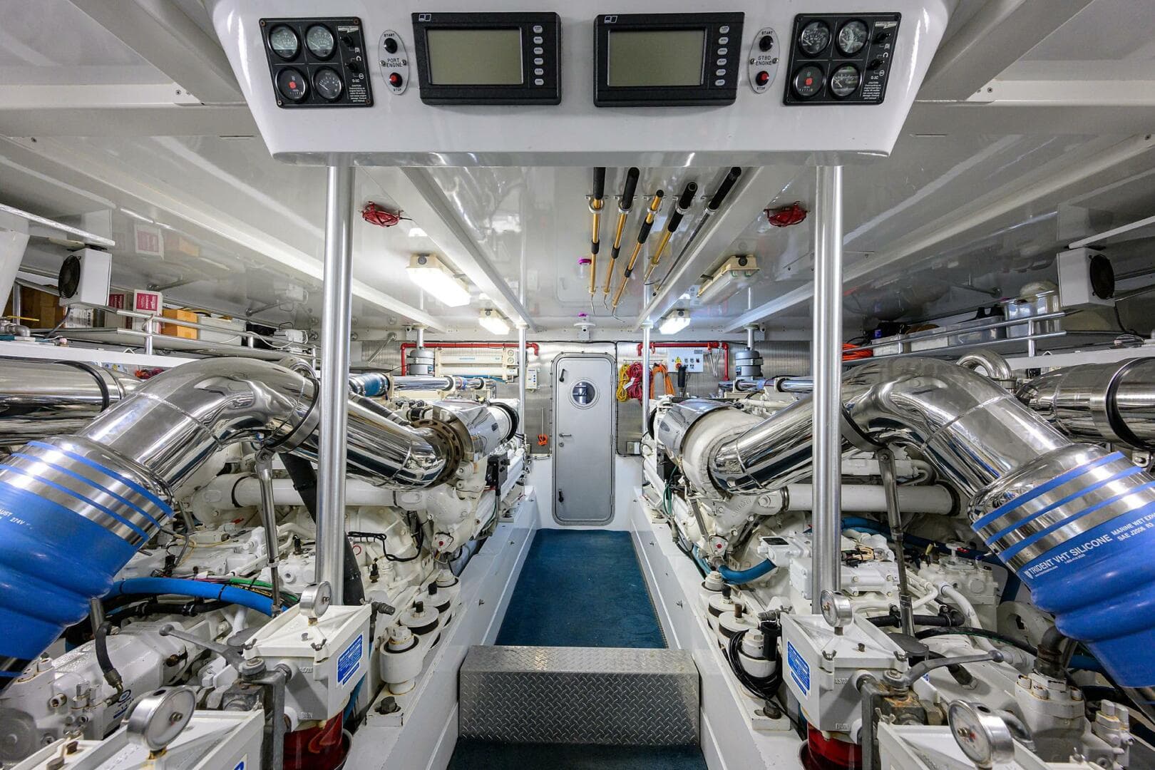 2004 Sea Force Ix Enclosed Bridge — photo 61