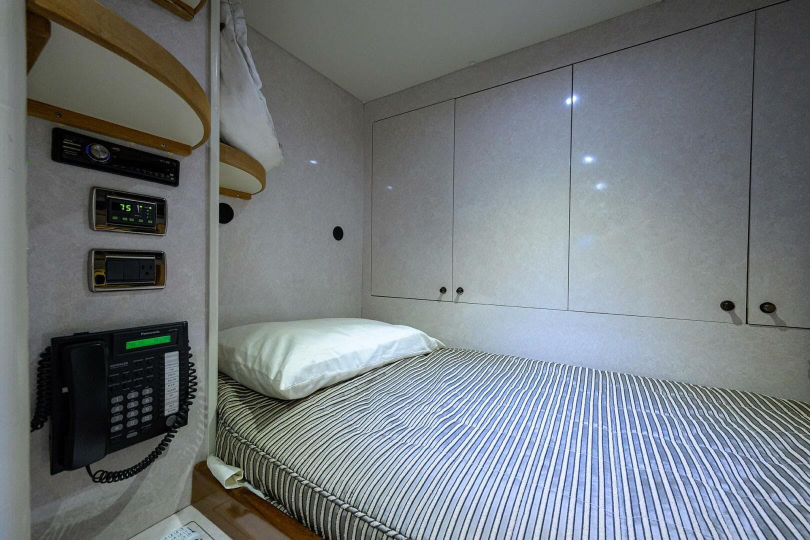 2004 Sea Force Ix Enclosed Bridge — photo 58