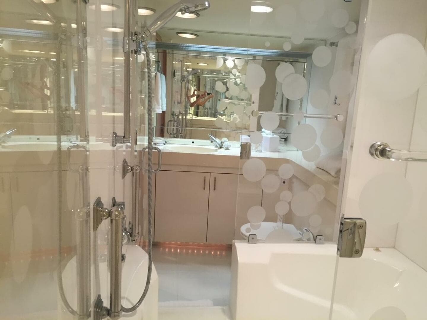 1994 Hatteras 70 Cockpit — photo 51