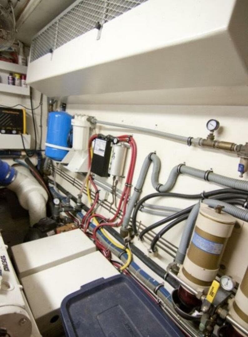 1994 Hatteras 70 Cockpit — photo 71