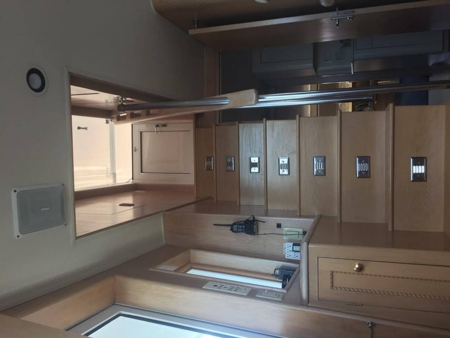 1994 Hatteras 70 Cockpit — photo 26