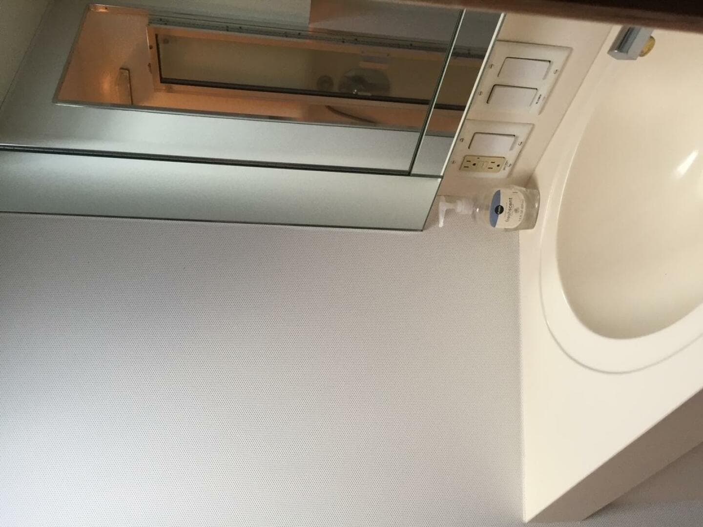 1994 Hatteras 70 Cockpit — photo 57