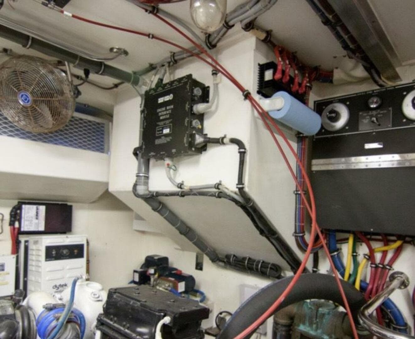 1994 Hatteras 70 Cockpit — photo 73