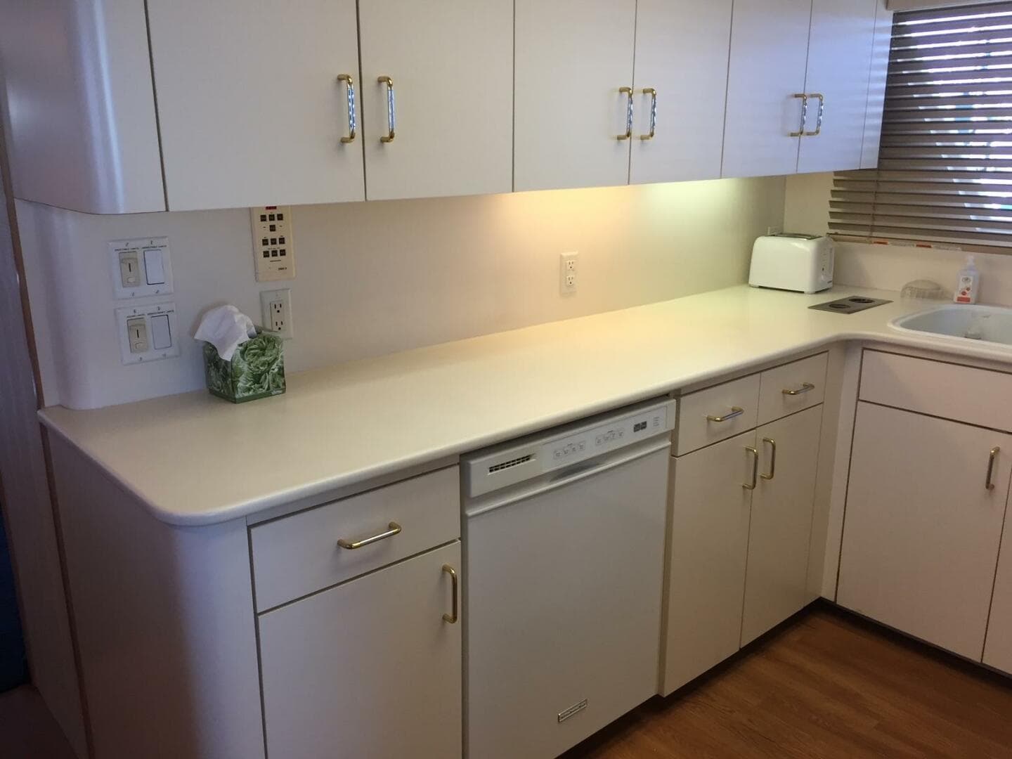 1994 Hatteras 70 Cockpit — photo 35