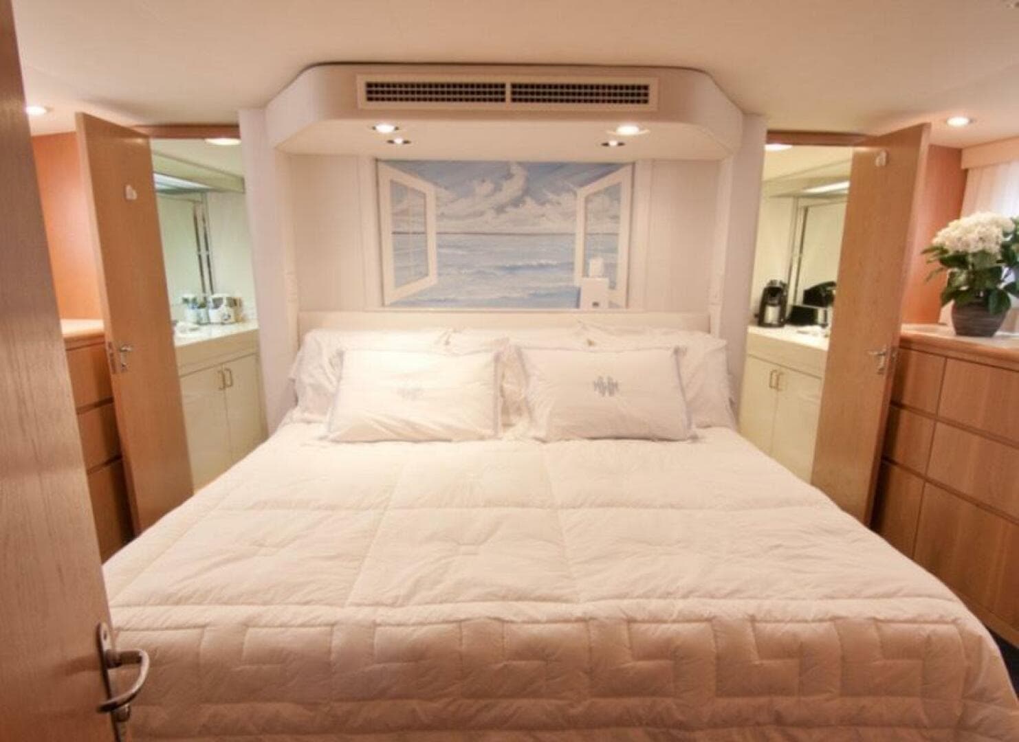 1994 Hatteras 70 Cockpit — photo 45