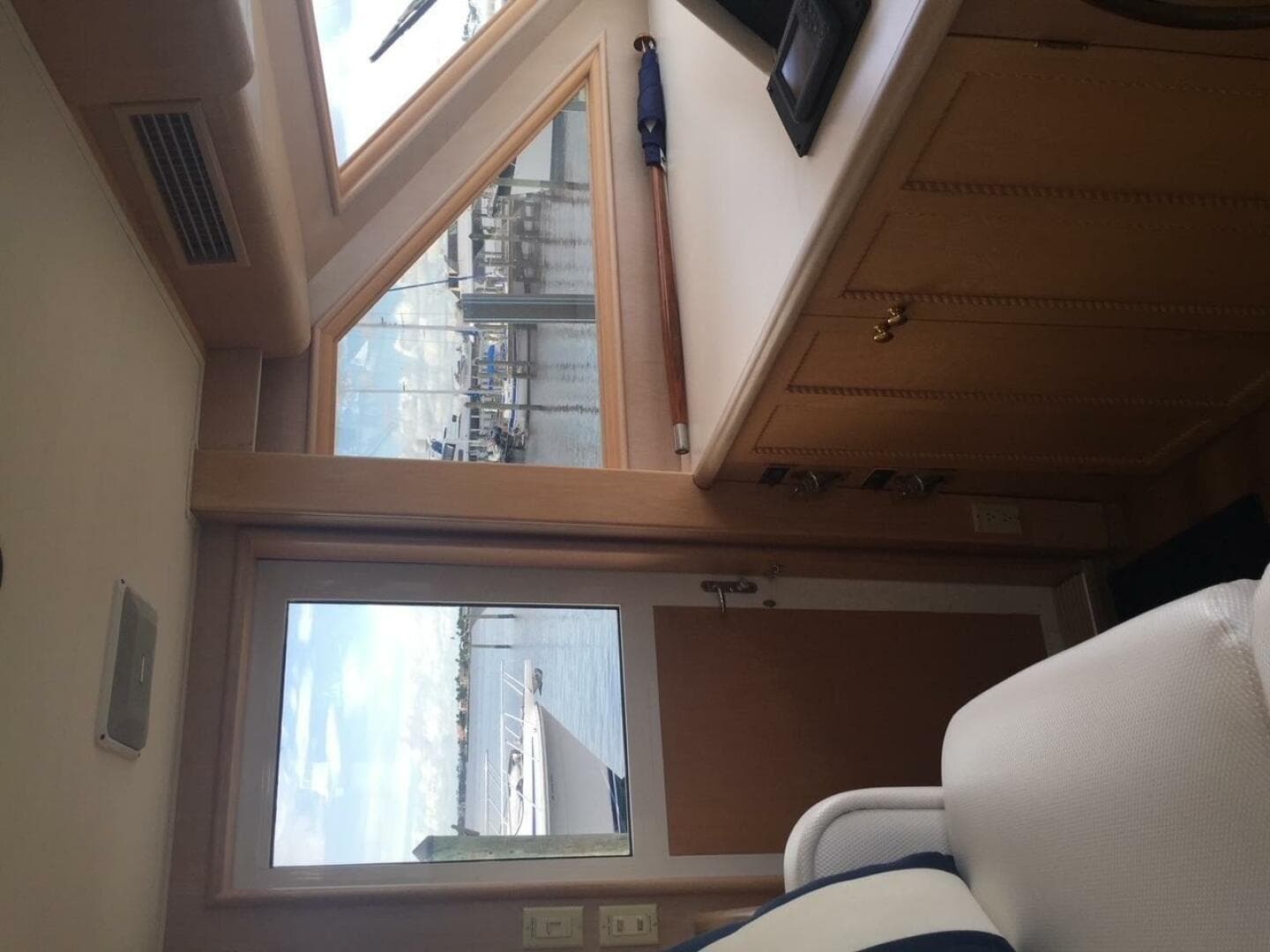 1994 Hatteras 70 Cockpit — photo 30