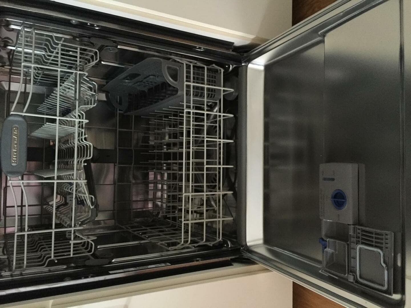 1994 Hatteras 70 Cockpit — photo 36