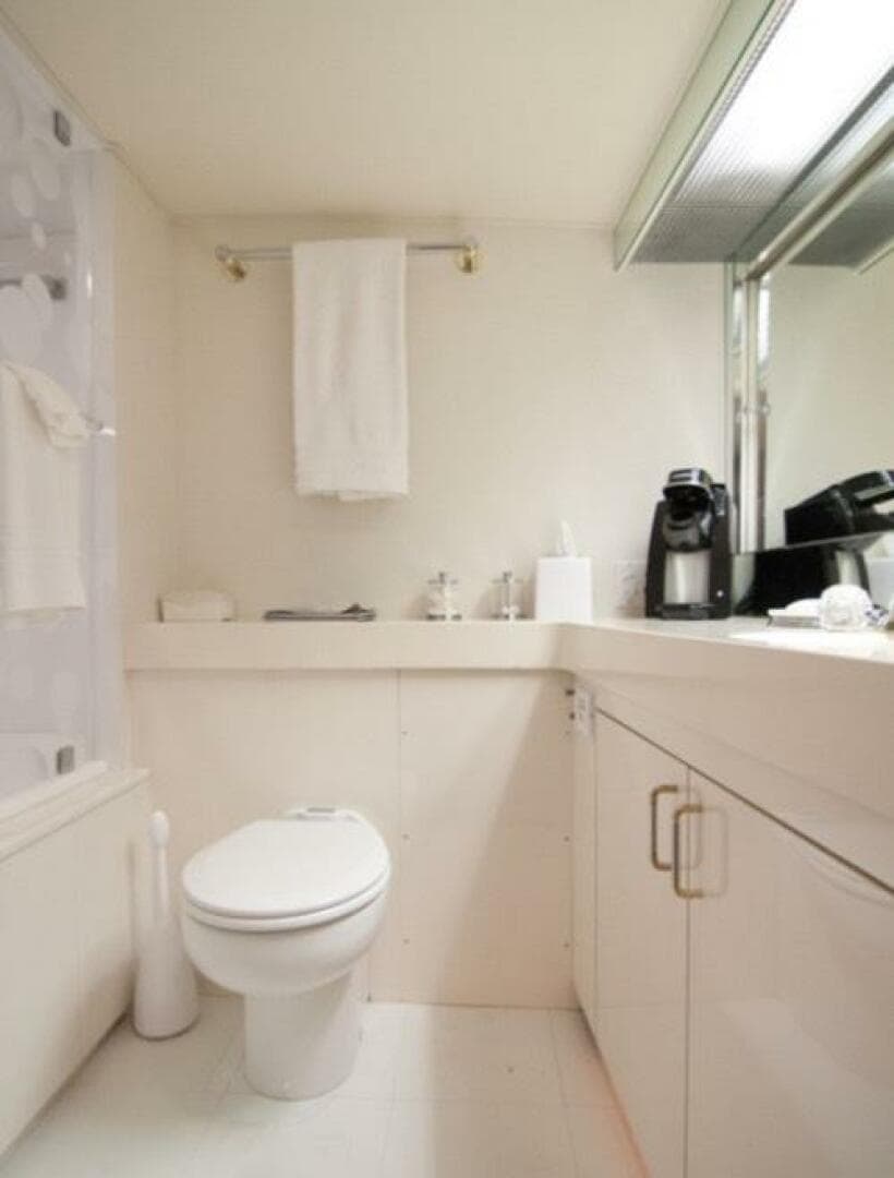 1994 Hatteras 70 Cockpit — photo 49