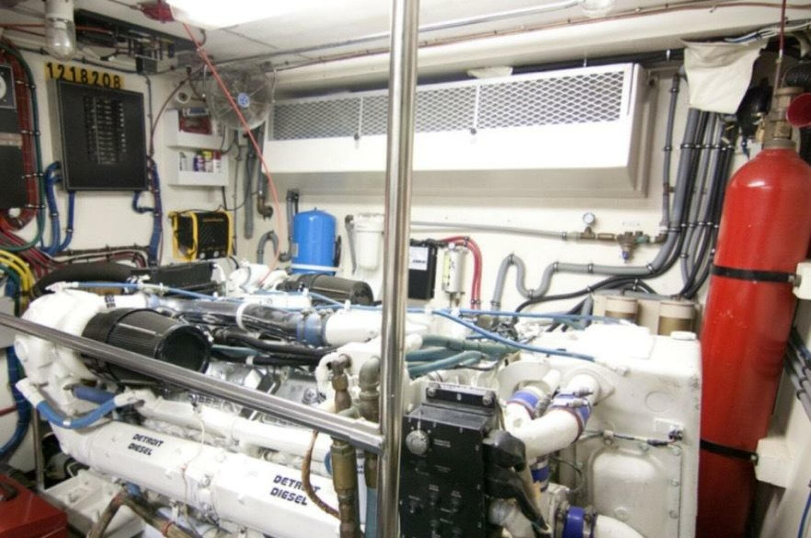 1994 Hatteras 70 Cockpit — photo 69