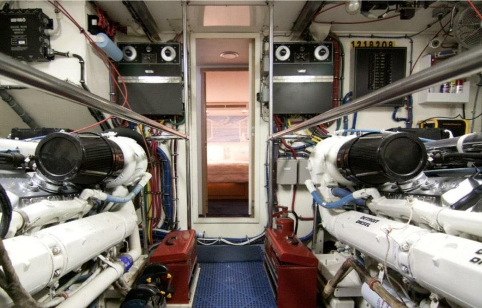 1994 Hatteras 70 Cockpit — photo 67