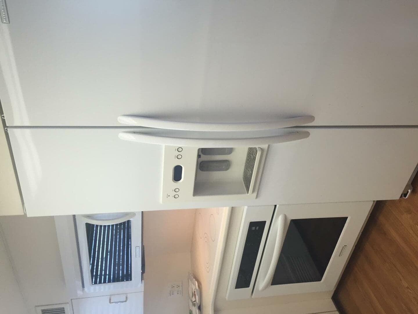 1994 Hatteras 70 Cockpit — photo 37