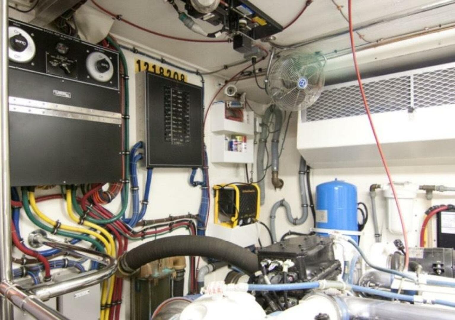 1994 Hatteras 70 Cockpit — photo 74