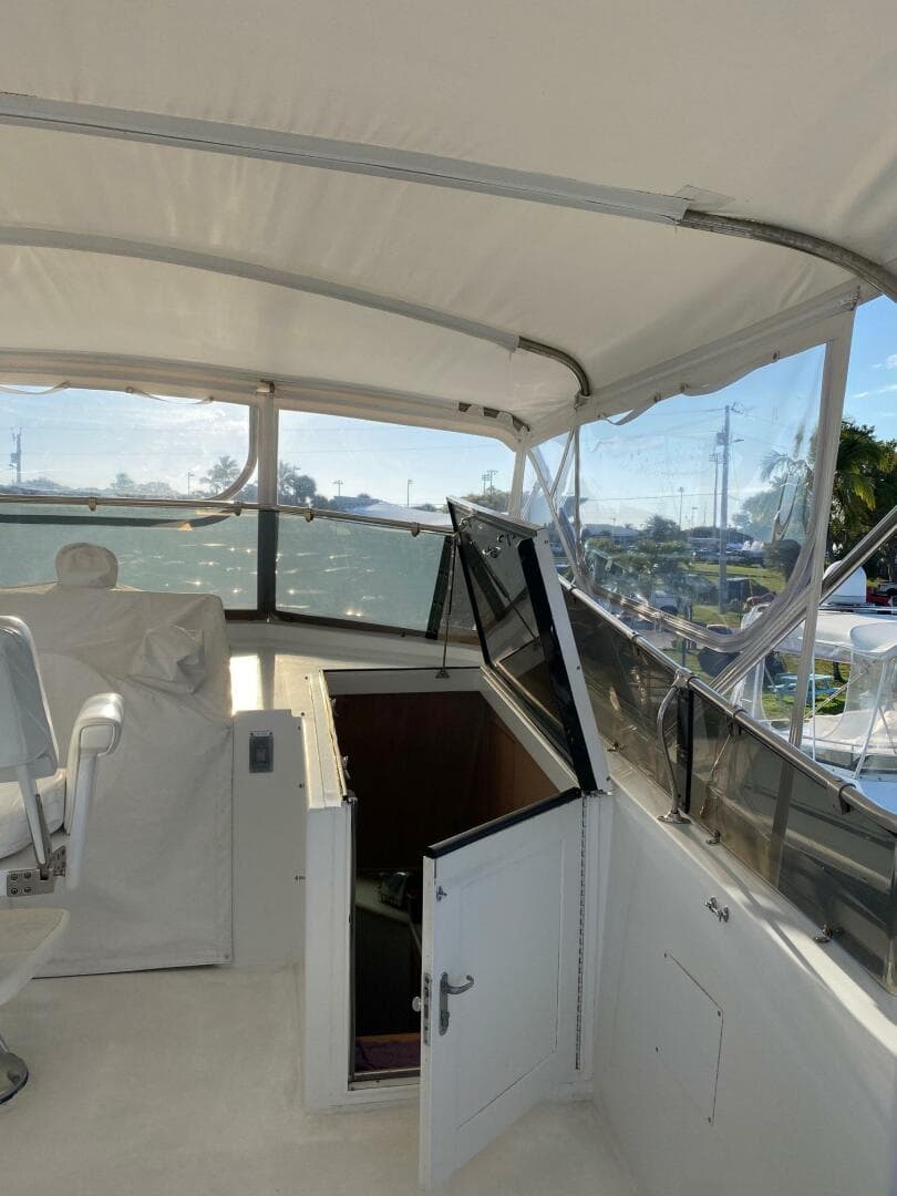 1994 Hatteras 70 Cockpit — photo 21
