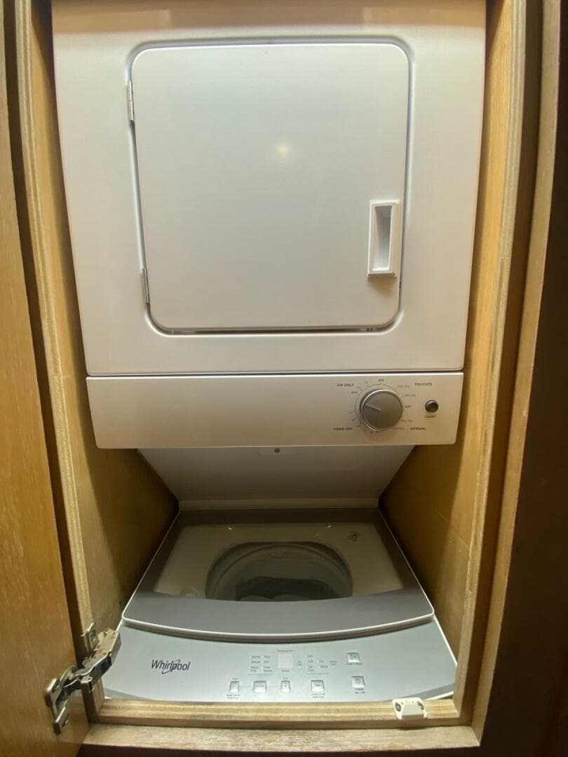 1994 Hatteras 70 Cockpit — photo 42