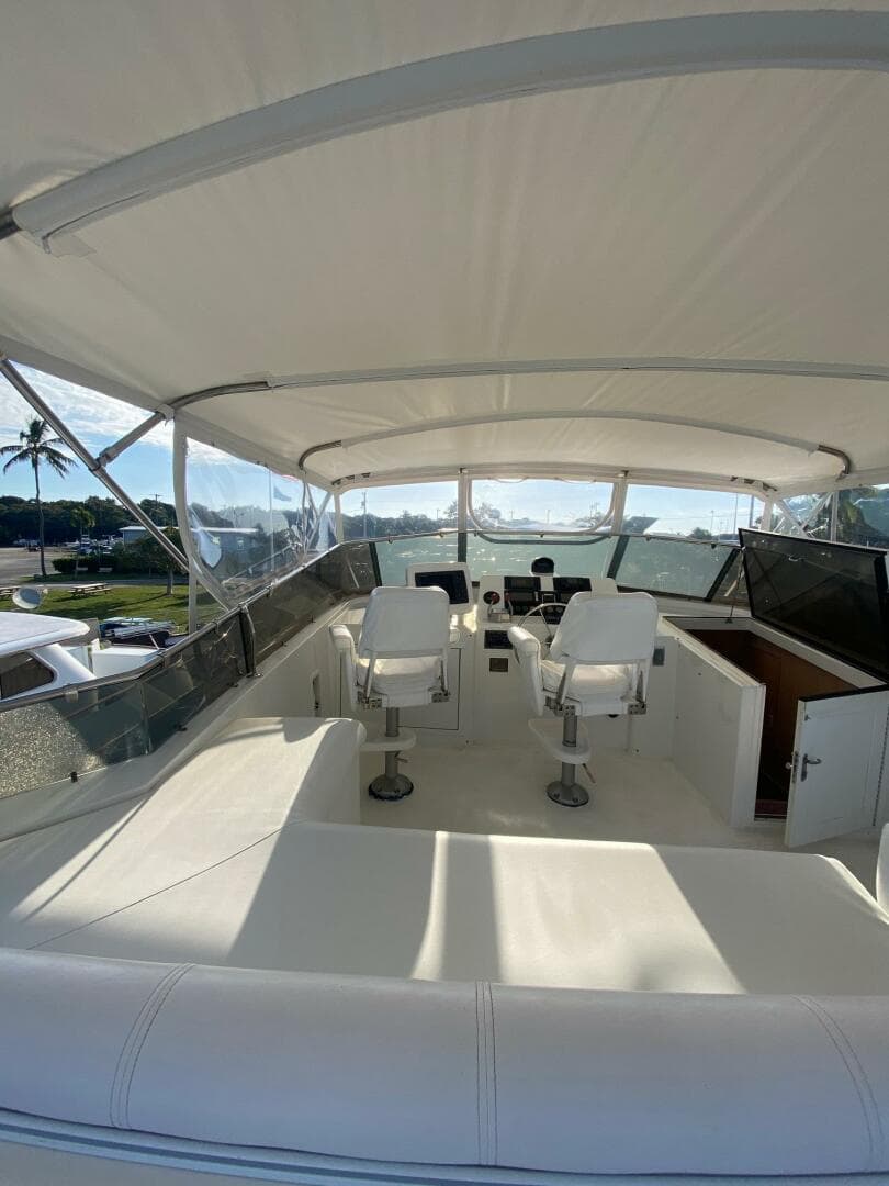 1994 Hatteras 70 Cockpit — photo 17