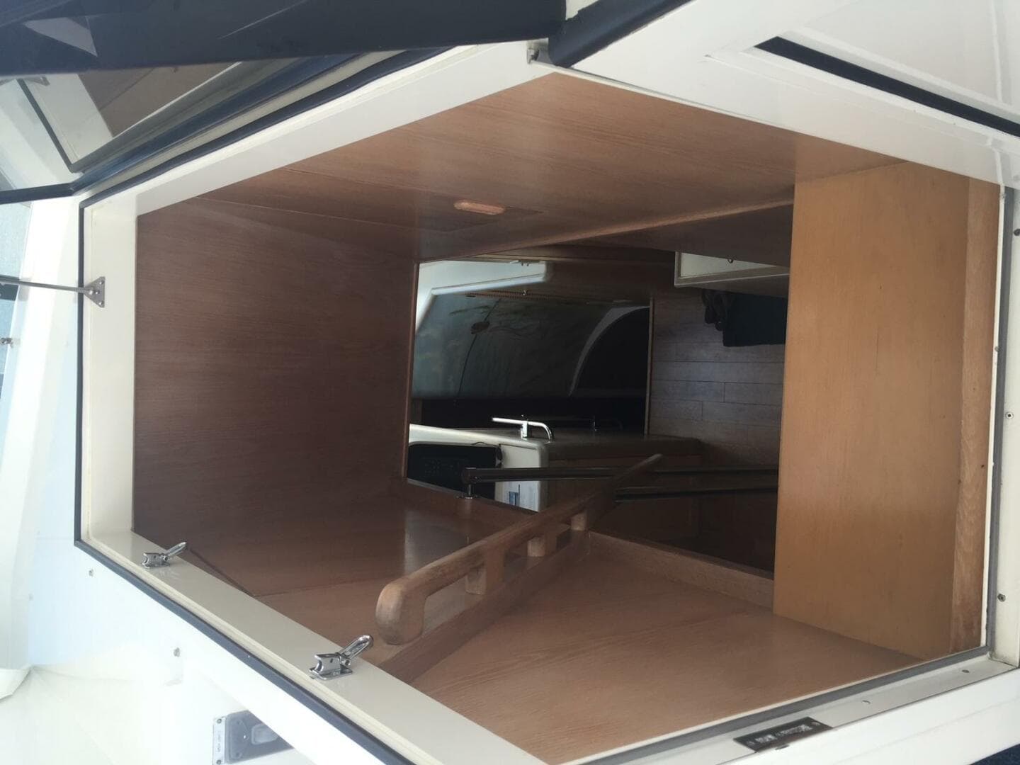 1994 Hatteras 70 Cockpit — photo 24