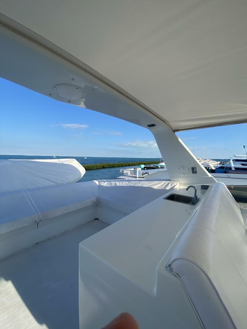 1994 Hatteras 70 Cockpit — photo 12