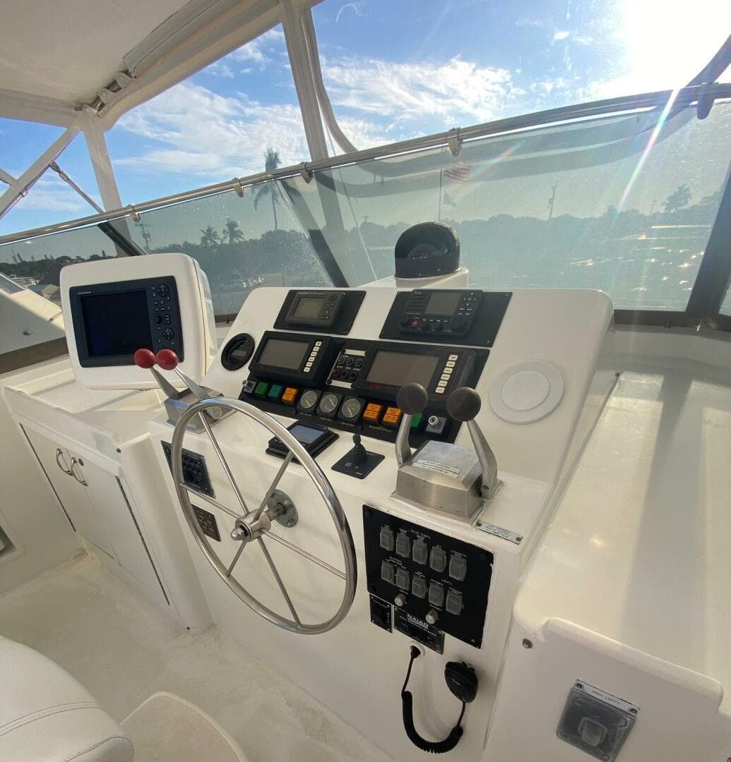 1994 Hatteras 70 Cockpit — photo 20