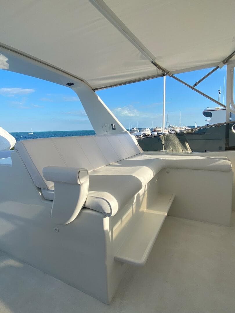 1994 Hatteras 70 Cockpit — photo 15