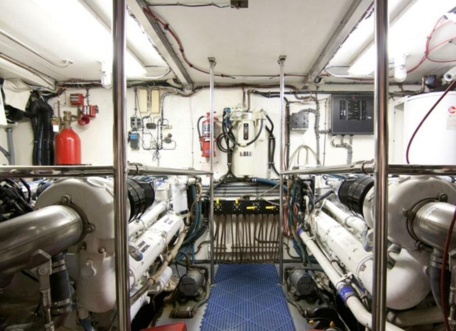 1994 Hatteras 70 Cockpit — photo 64