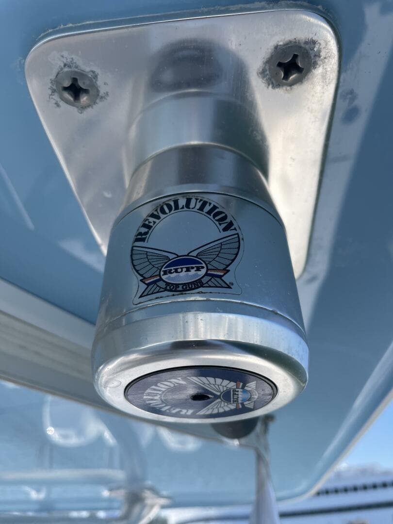 2018 Invincible 42 Center Cabin — photo 61