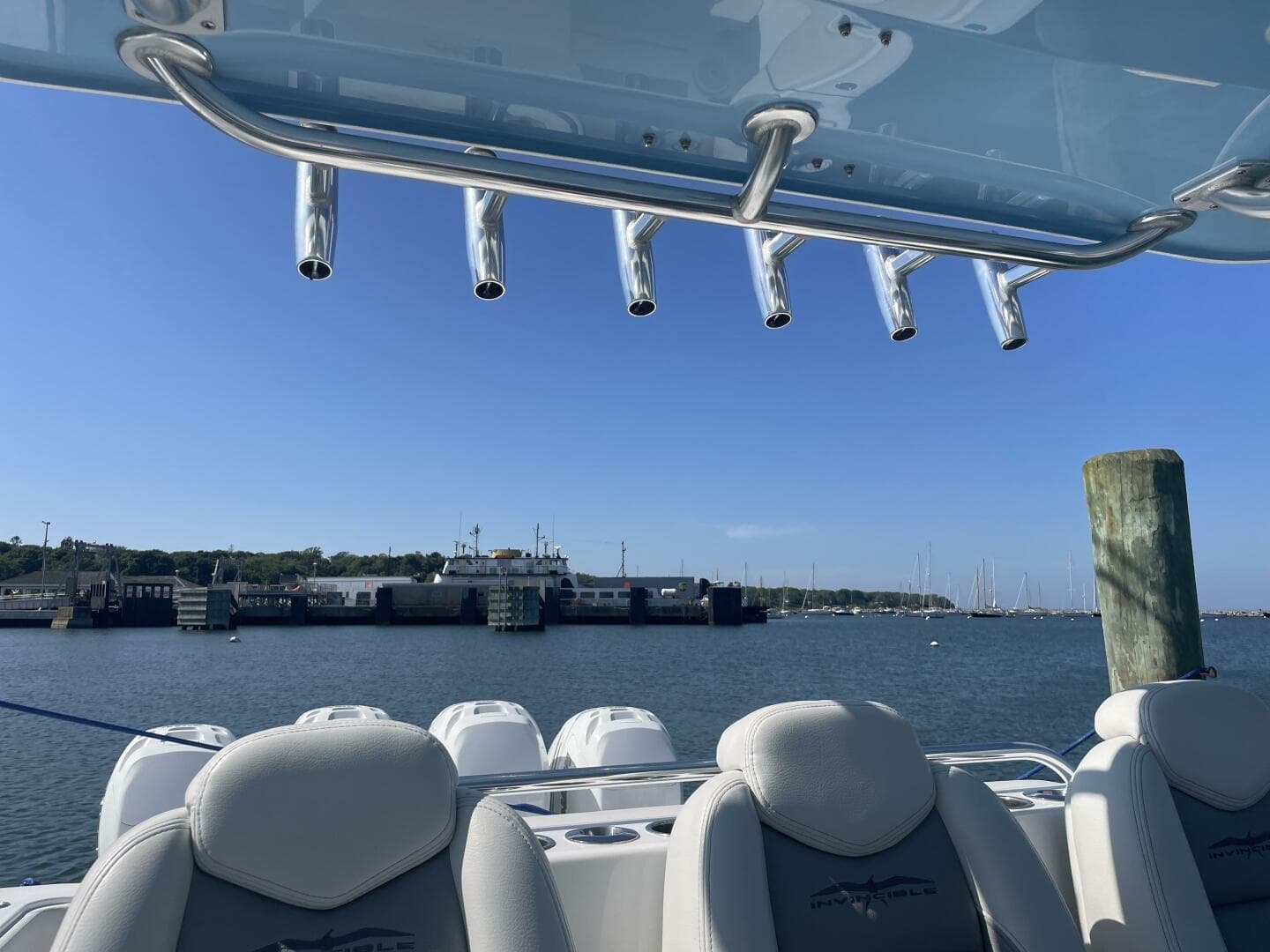 2018 Invincible 42 Center Cabin — photo 45