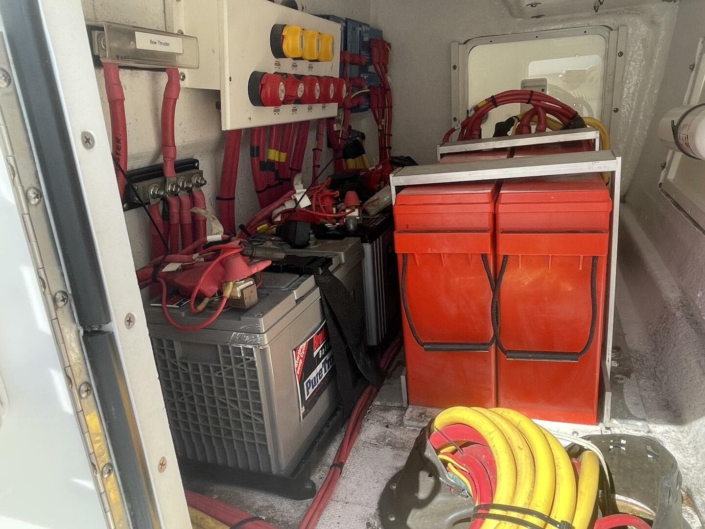 2018 Invincible 42 Center Cabin — photo 43