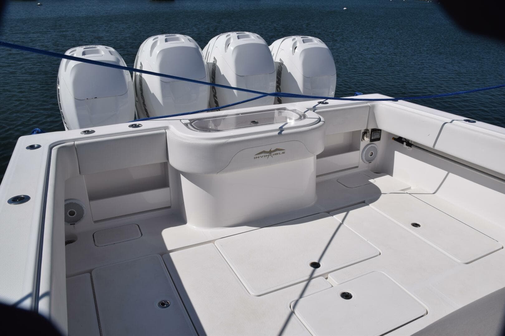 2018 Invincible 42 Center Cabin — photo 12