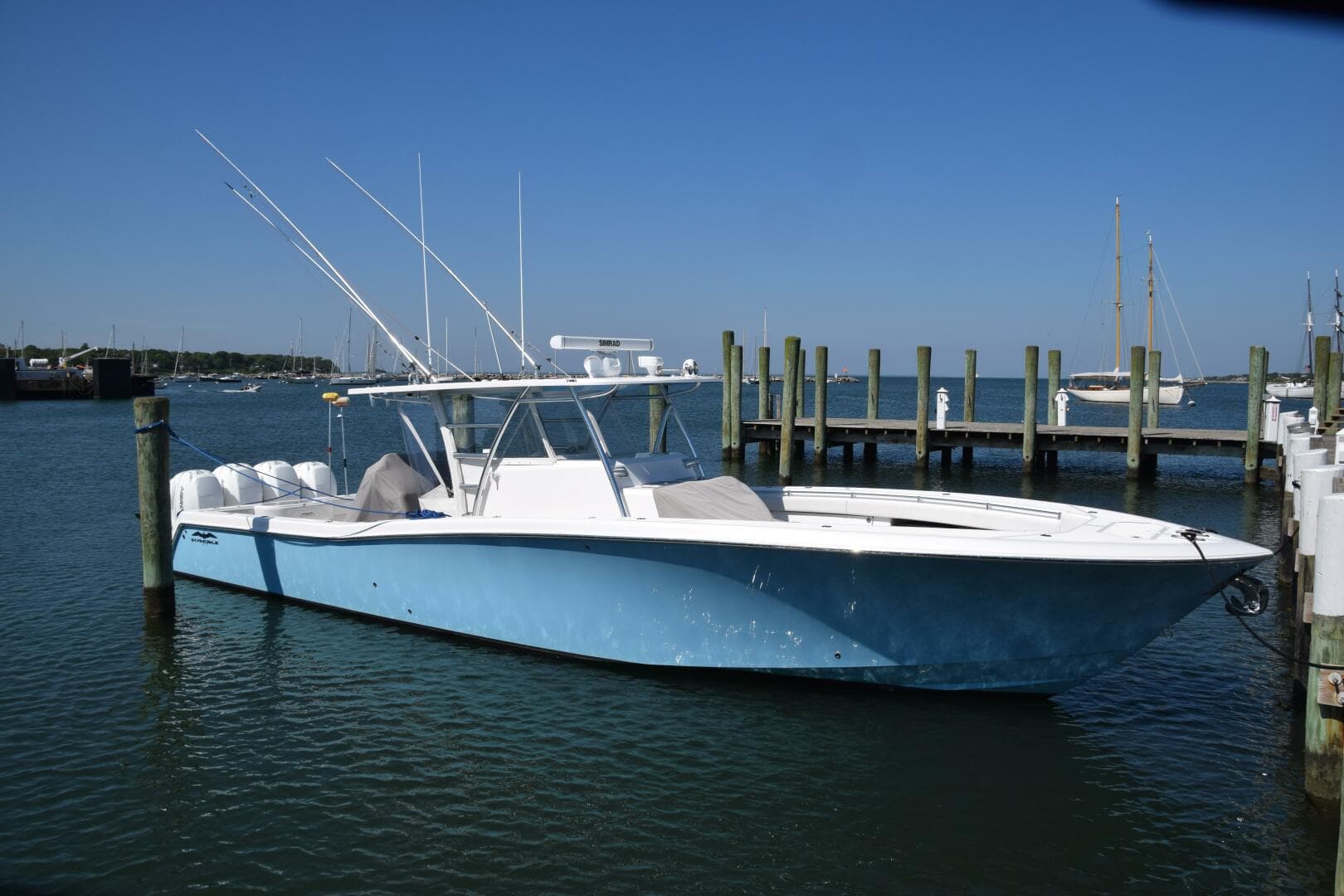 2018 Invincible 42 Center Cabin — photo 4