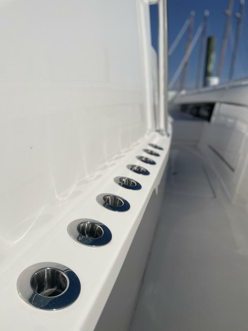 2018 Invincible 42 Center Cabin — photo 60