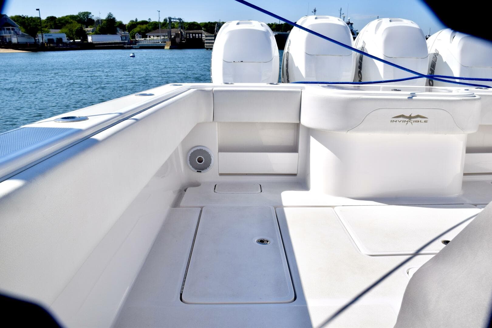 2018 Invincible 42 Center Cabin — photo 13