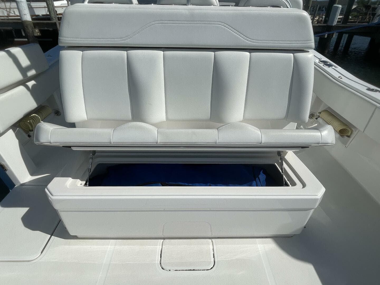 2018 Invincible 42 Center Cabin — photo 48