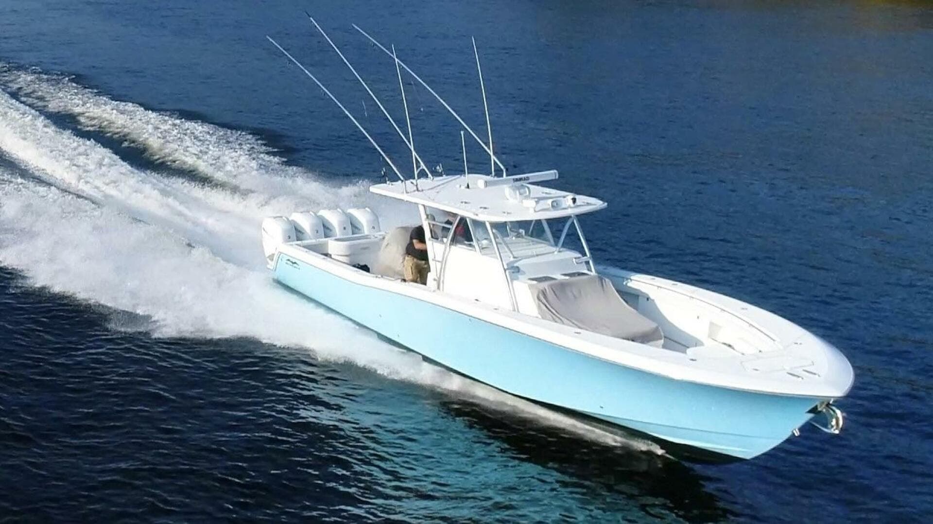 2018 Invincible 42 Center Cabin — photo 1