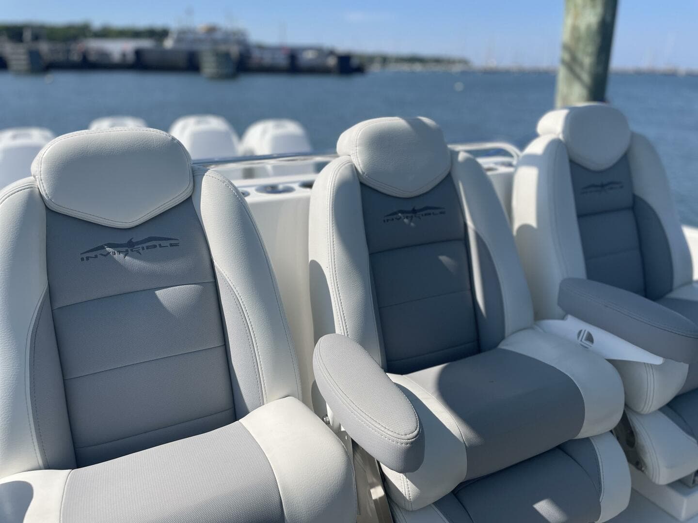 2018 Invincible 42 Center Cabin — photo 44