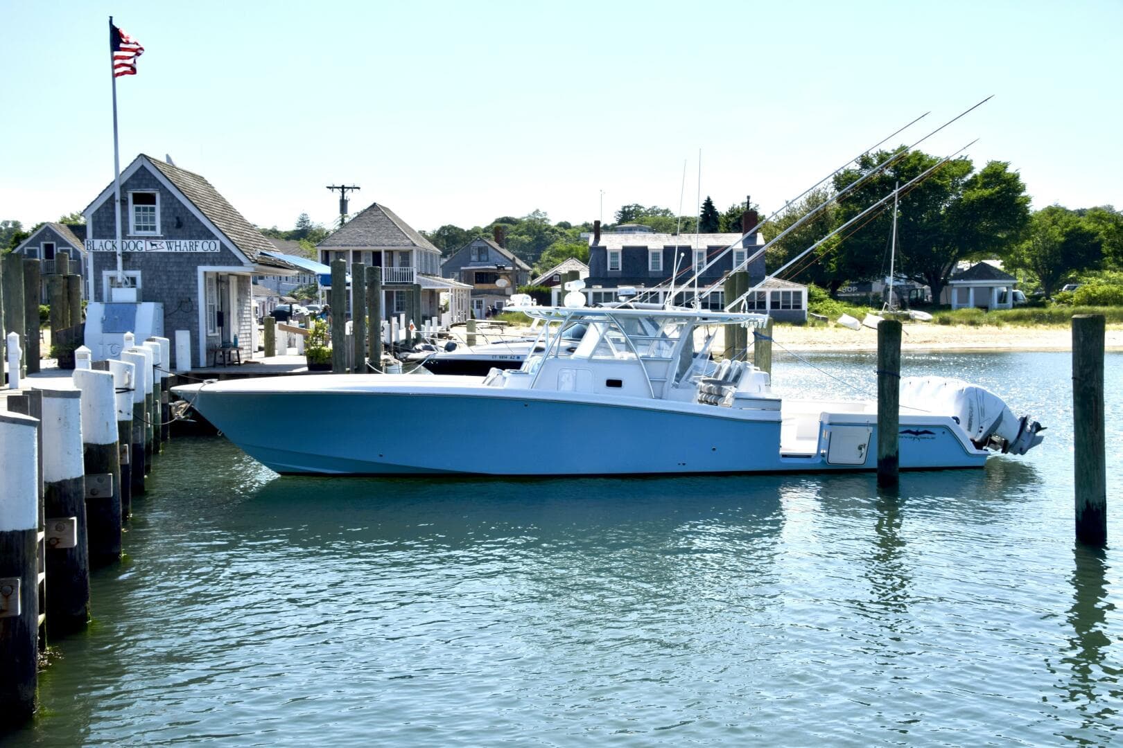 2018 Invincible 42 Center Cabin — photo 17